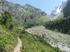 Trail zum Ak-Sai-Wasserfall