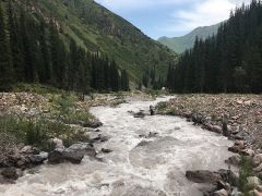 Berge und Fluss Kegety