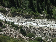 Der Ak-Sai Fluss ist ein Nebenfluss des Ala-Archi